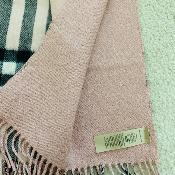 LIMITED EDITION Burberry Cashmere Reversible Scarf In Pale Candy Pink - Picture 3 of 5